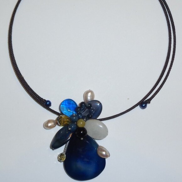 Vintage Choker Necklace Lot - Gold Tone Metal Wire & Blue Flower Necklaces - Picture 2 of 5